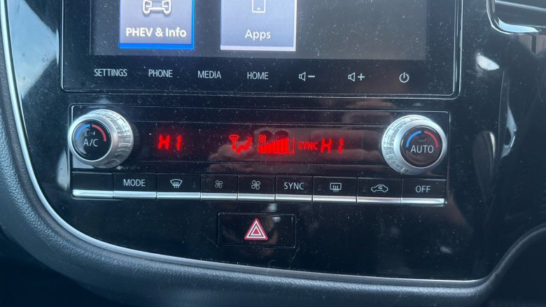 Mitsubishi Outlander 2.4 PHEV Dynamic Safety 5dr Auto Estate